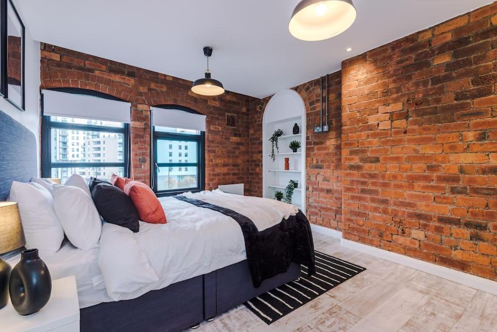 Luxury Oversized Apartment With Signature Bathroom Leeds  Exteriör bild